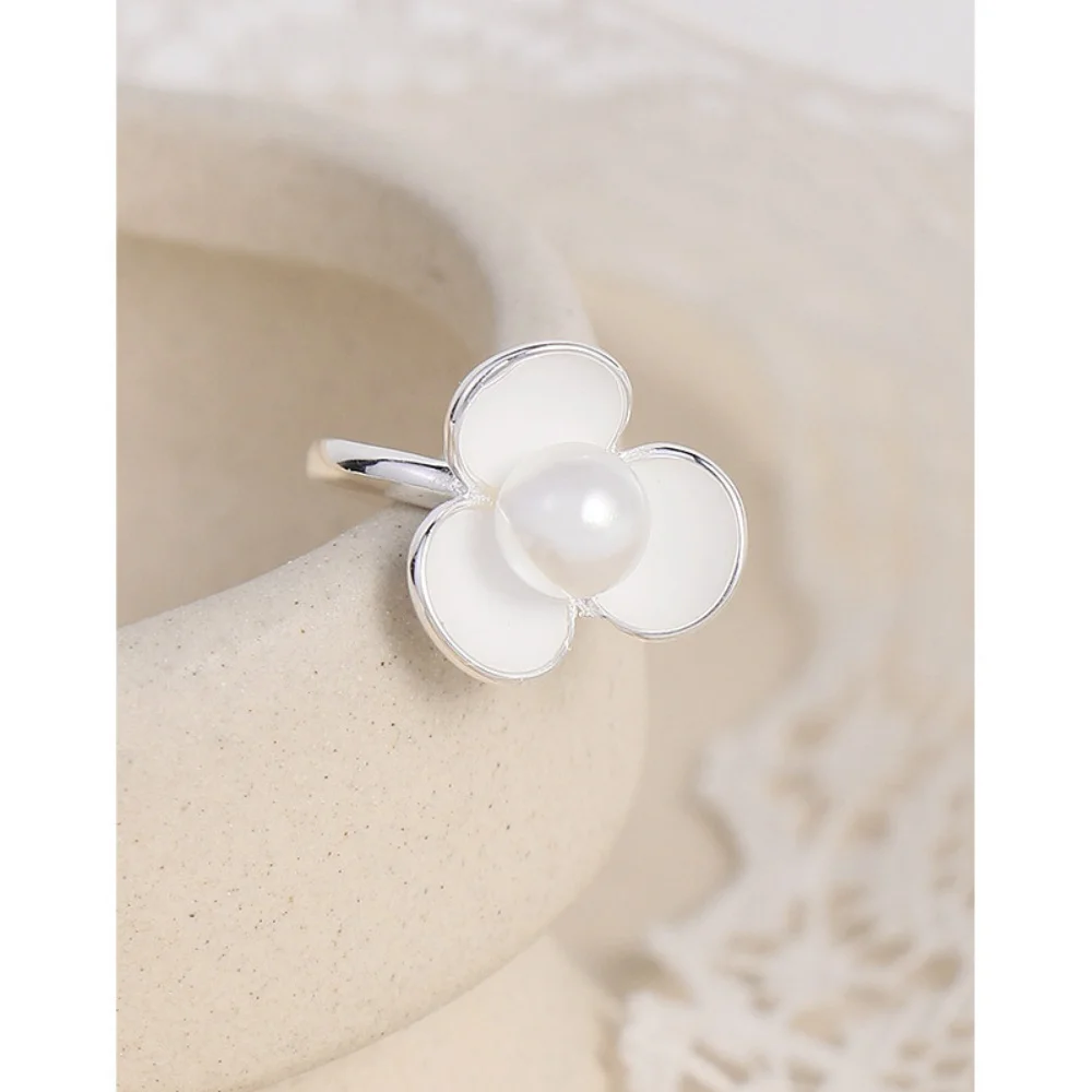 Niche Bright Silver Enamel Petal Pearl Ear Clips - S925 Sterling Silver Non-Piercing Earrings for Women
Niche Bright Silver Enamel Petal Pearl Ear Clips - S925 Sterling Silver Non-Piercing Earrings for Women
