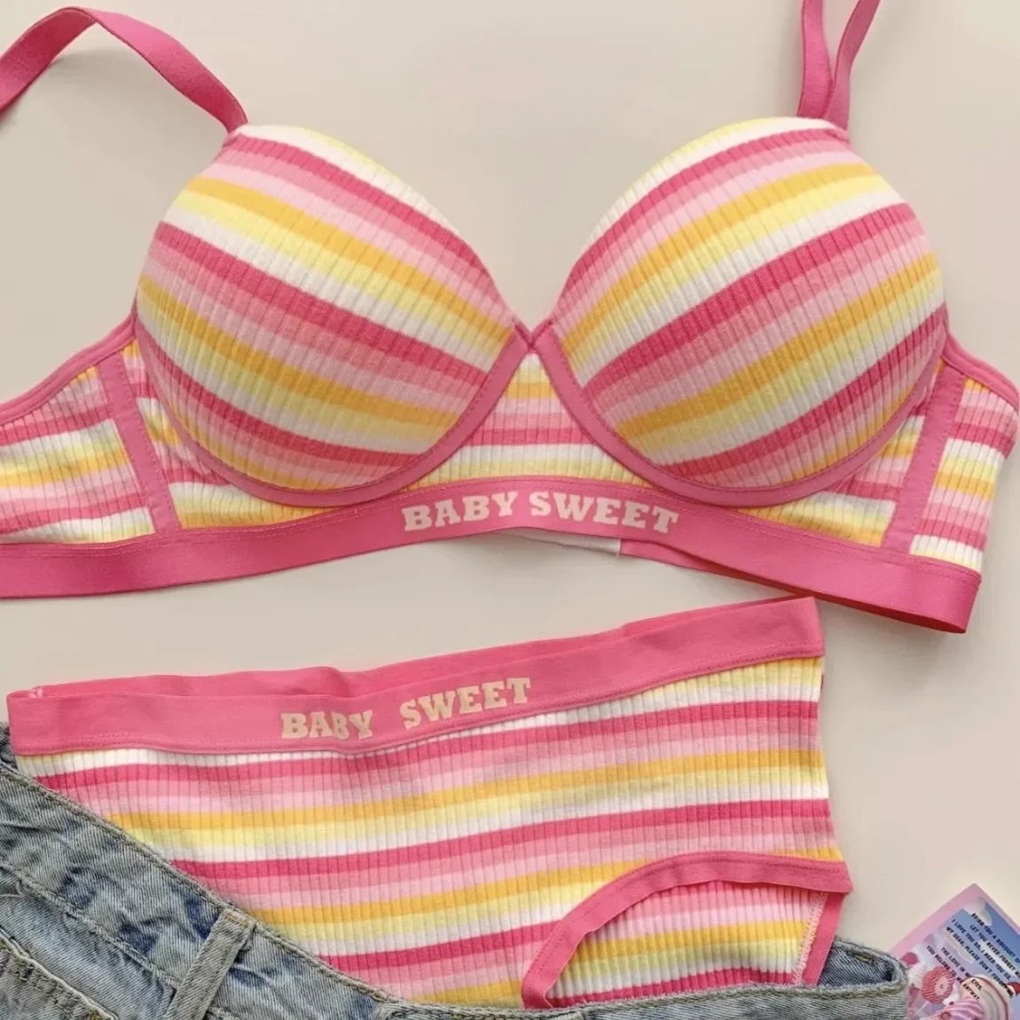Rainbow underwear summer thin women's small chest show large gathering non-trace big chest show small soft support bra cover
Rainbow underwear summer thin women's small chest show large gathering non-trace big chest show small soft support bra cover