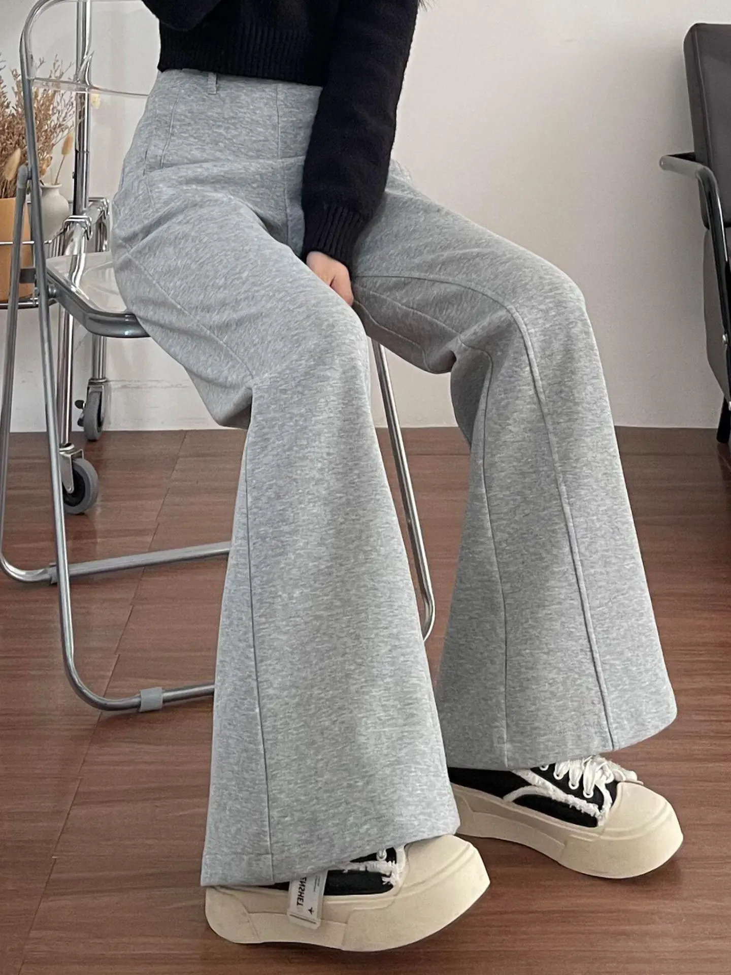 American Streetwear Vintage Grey Loose Fit Bell Bottom Casual Pants Unisex High Waist Sports Trousers Slimming Sweatpants
American Streetwear Vintage Grey Loose Fit Bell Bottom Casual Pants Unisex High Waist Sports Trousers Slimming Sweatpants