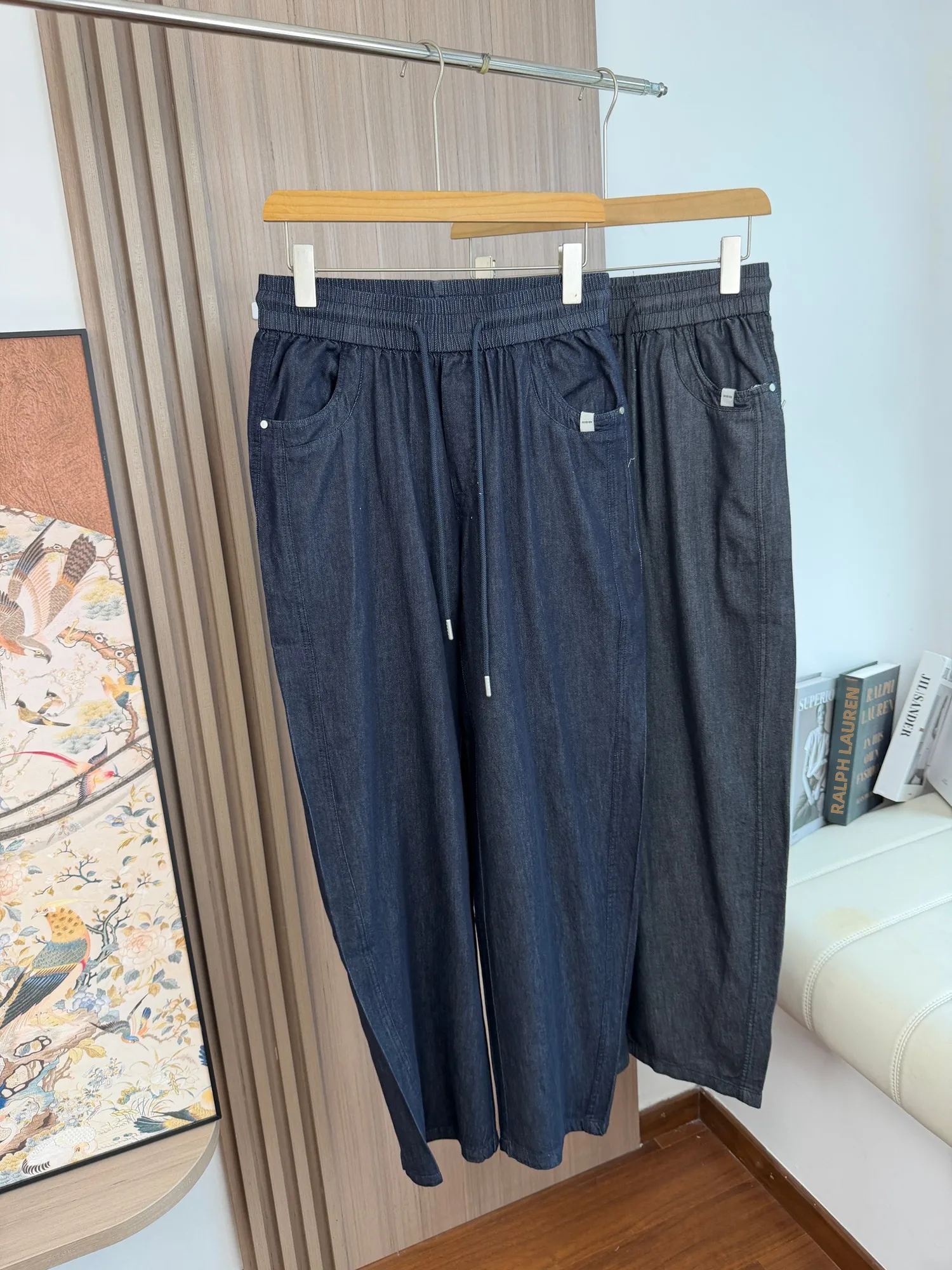 American Retro Men's Casual Loose Leg Jeans Elastic Waist Drawstring Breathable Comfortable Straight Leg Denim Pants
American Retro Men's Casual Loose Leg Jeans Elastic Waist Drawstring Breathable Comfortable Straight Leg Denim Pants