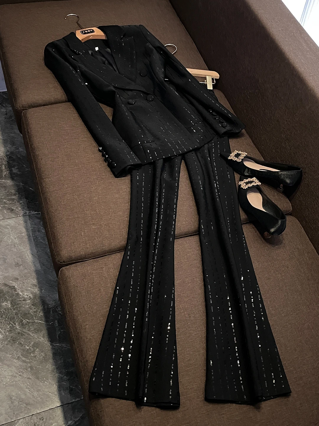 Ele High-End 2026 Spring Celebri Faion Sequin Striped Suit Outerwear Pants Set AZ9 Polyester Material
Ele High-End 2026 Spring Celebri Faion Sequin Striped Suit Outerwear Pants Set AZ9 Polyester Material
