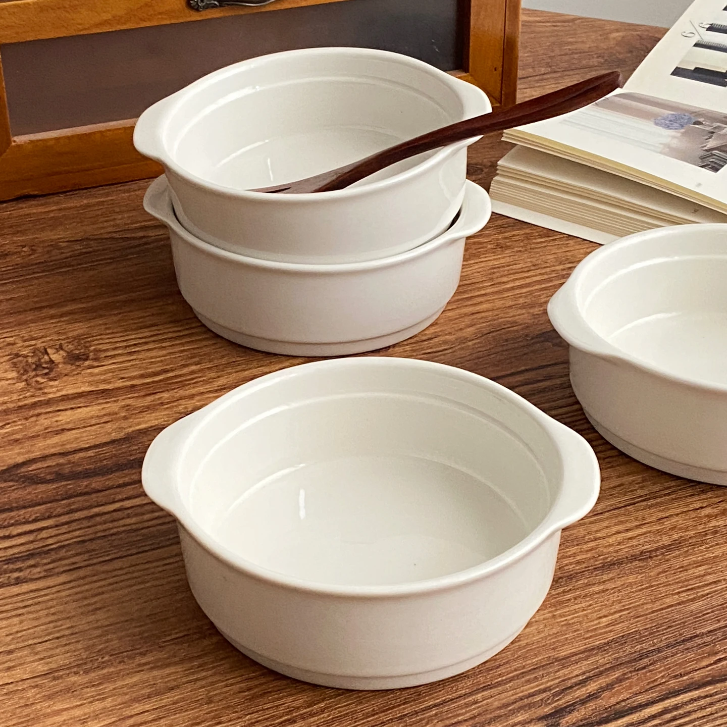 Simple Ins Style Ceramic Double Earled Small Bowl White Dessert Bowl Cereal Fruit Salad Bowl Commercial Use Restaurant Weddin...
Simple Ins Style Ceramic Double Earled Small Bowl White Dessert Bowl Cereal Fruit Salad Bowl Commercial Use Restaurant Weddin...