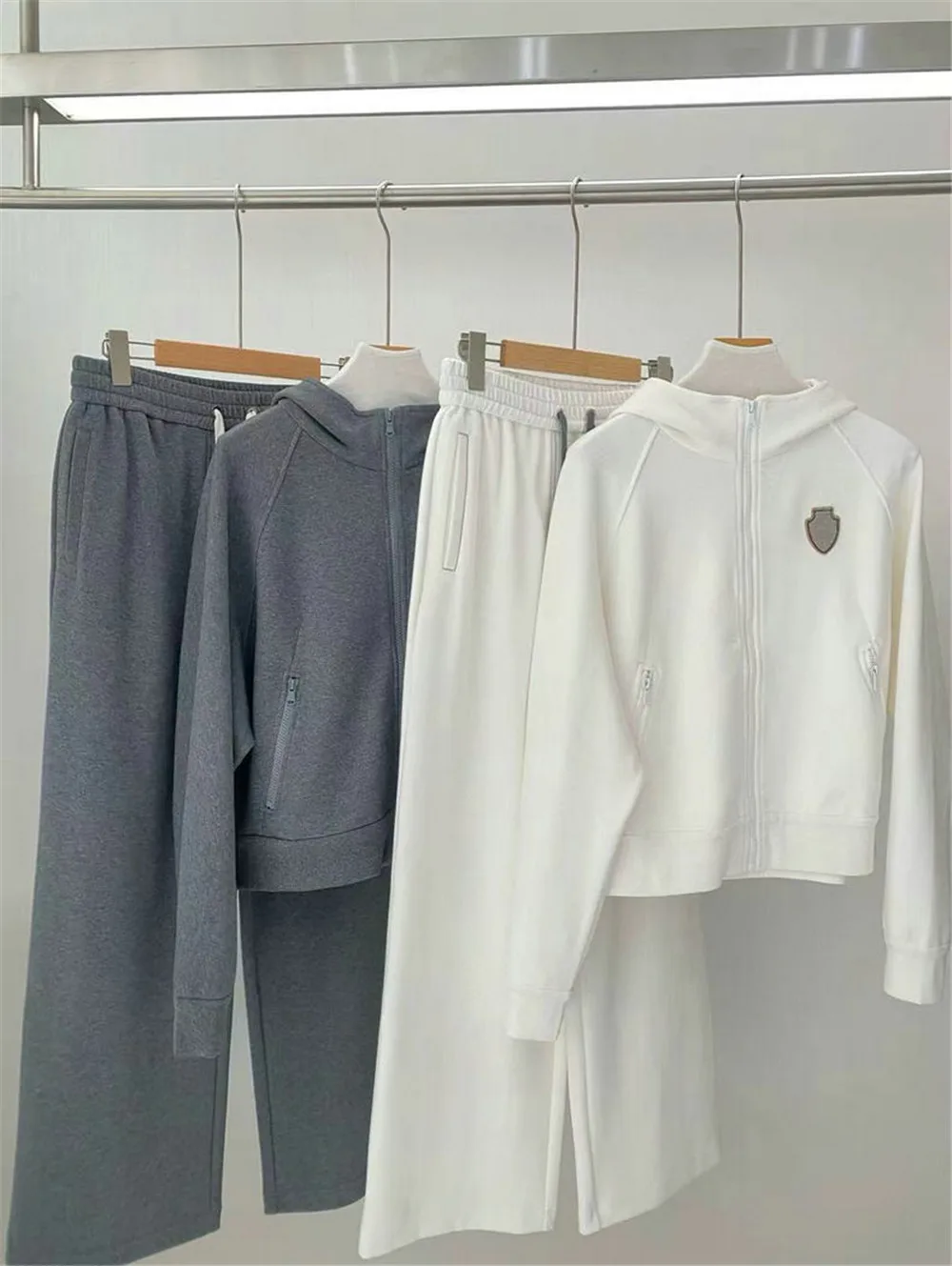 Women's 25 Autumn New High Quality Long Sleeve Hoodie+High Waist Drawstring Wide Leg Pants Two Piece Set
Women's 25 Autumn New High Quality Long Sleeve Hoodie+High Waist Drawstring Wide Leg Pants Two Piece Set