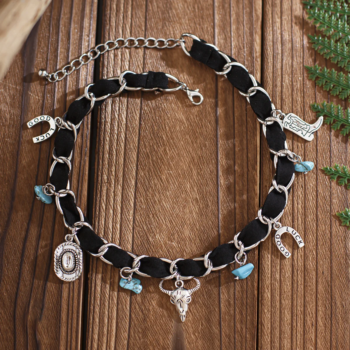 Choker Necklace Turquoise Bull Head Pendant Velvet Band Vintage Western Cowboy Style Unique Jewelry Women Antique Silver
Choker Necklace Turquoise Bull Head Pendant Velvet Band Vintage Western Cowboy Style Unique Jewelry Women Antique Silver