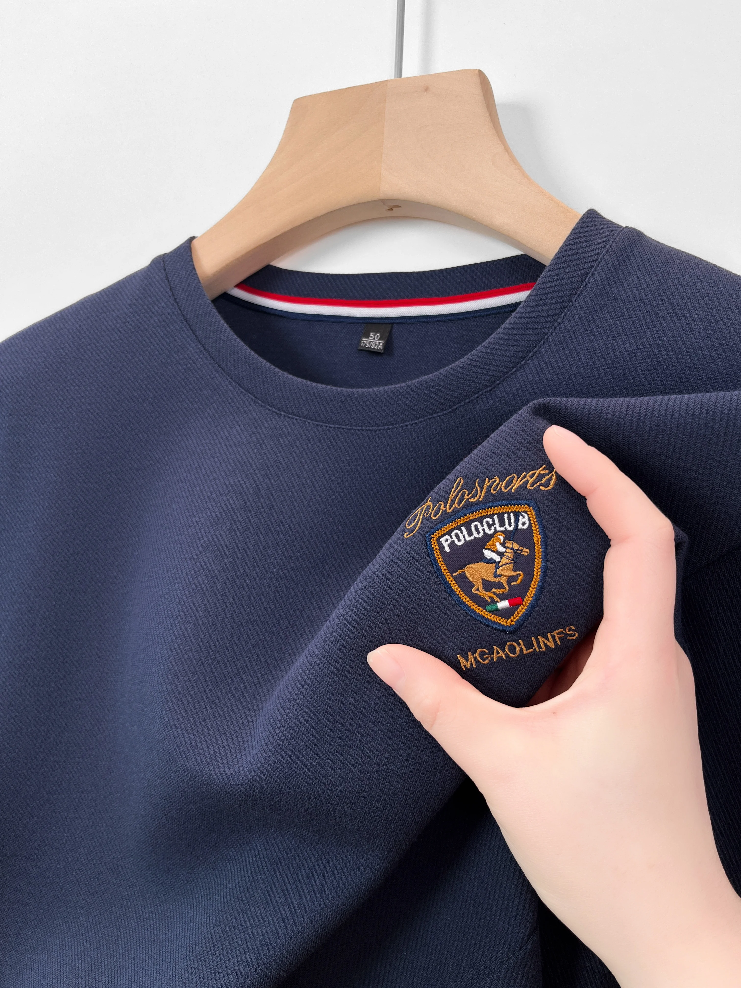High end brand long sleeved round neck man autumn fashion hot selling pony exquisite badge embroidery design casual silk T-shirt
High end brand long sleeved round neck man autumn fashion hot selling pony exquisite badge embroidery design casual silk T-shirt