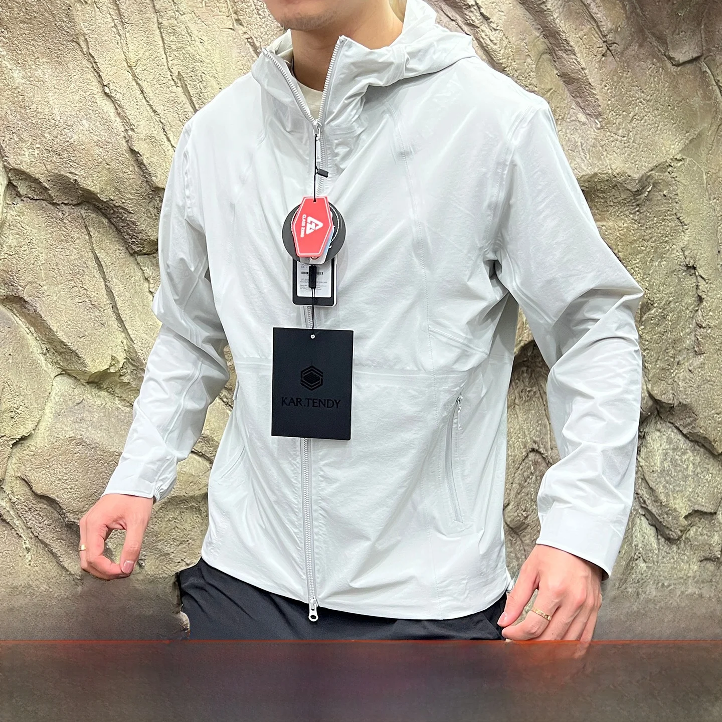 Высококачественный полноразветный софтпелл для улицы, тихие, дышащие, эластичные, для осени, ветрозащитная подставка, подходит для чистого цвета
Высококачественный полноразветный софтпелл для улицы, тихие, дышащие, эластичные, для осени, ветрозащитная подставка, подходит для чистого цвета