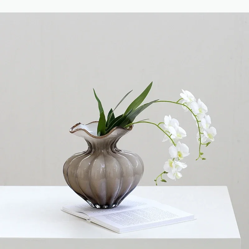 Wavy Mouth Glass Vase Hydroponic Vase Ornament Decorative Vases Artistic Flower Vessels Flower Arrangement Dried Flower Vases
Wavy Mouth Glass Vase Hydroponic Vase Ornament Decorative Vases Artistic Flower Vessels Flower Arrangement Dried Flower Vases