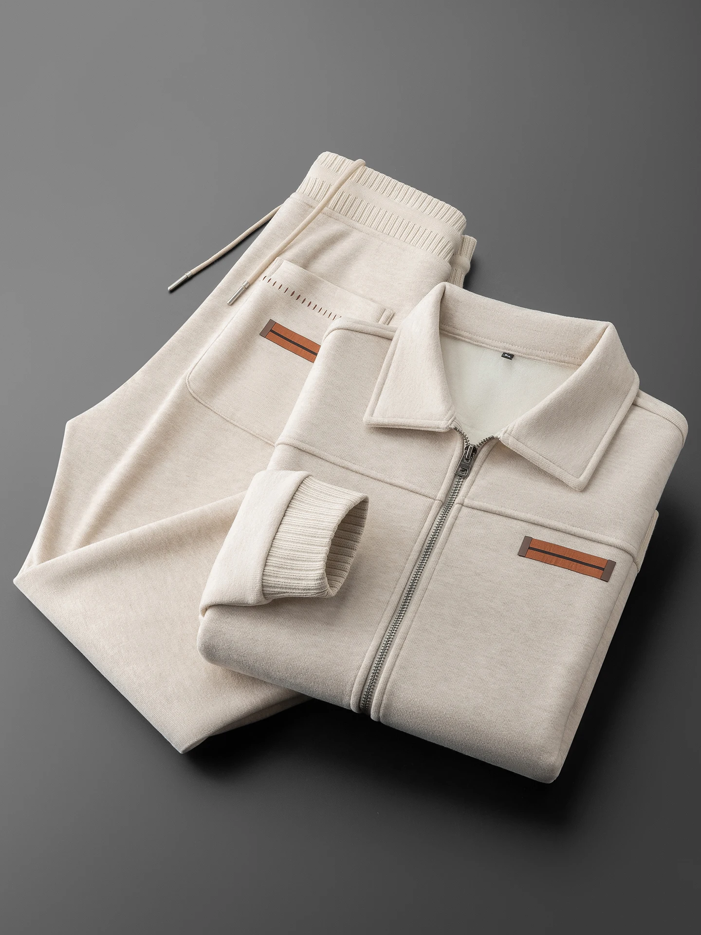 Зимний утепленный шерстяной кардиган и свитшот: повседневный спортивный комплект с длинными рукавами из смесовой ткани (полиэстер и шерсть) для молодых мужчин
Зимний утепленный шерстяной кардиган и свитшот: повседневный спортивный комплект с длинными рукавами из смесовой ткани (полиэстер и шерсть) для молодых мужчин