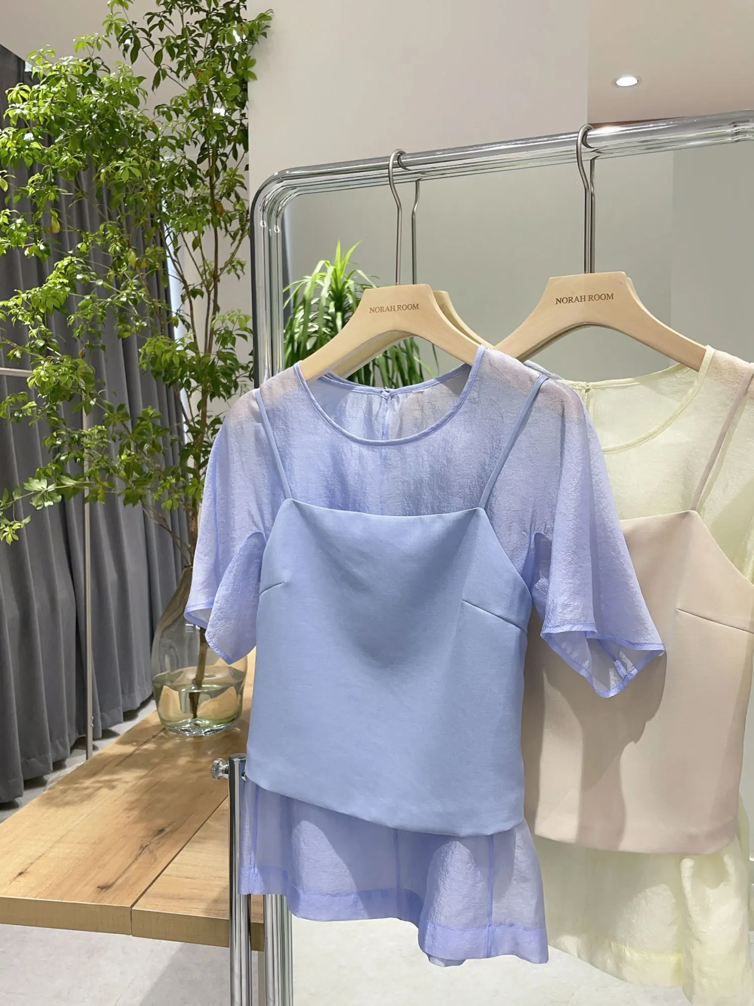 Nolala Authentic Summer 2026 Fairy Style Pure Color Shirt Two-Piece Set Beige Korean Version Straight Tube Polyester Blend
Nolala Authentic Summer 2026 Fairy Style Pure Color Shirt Two-Piece Set Beige Korean Version Straight Tube Polyester Blend