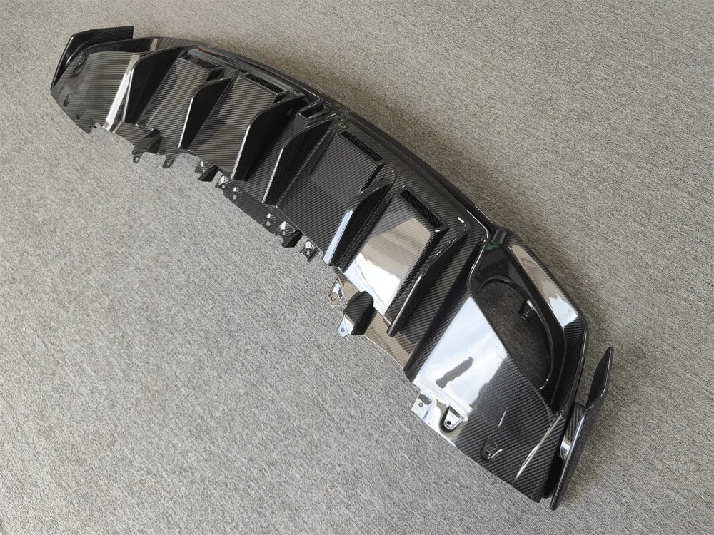 True Carbon Fiber CAP Style Rear Diffuser Body Kit for R8 V10 rear lip
True Carbon Fiber CAP Style Rear Diffuser Body Kit for R8 V10 rear lip