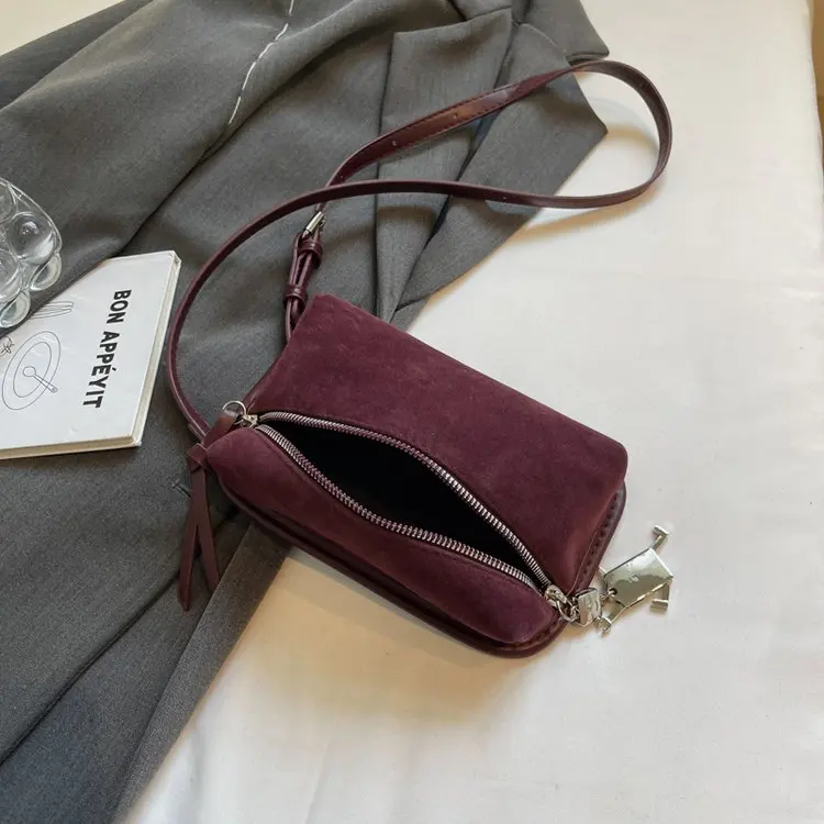 2025 Autumn New 2475 Fashion High Sense Light Luxury Niche Casual Versatile Messenger Bag Trend Design Bag
2025 Autumn New 2475 Fashion High Sense Light Luxury Niche Casual Versatile Messenger Bag Trend Design Bag