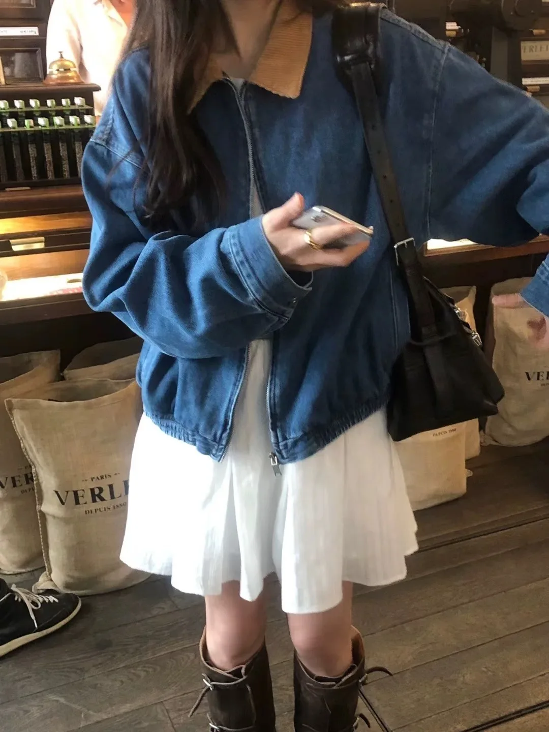 Шикарный осенний новый свободный повседневный длинный све на молнии в стиле ретро, джинсовый женский модный отложной воротник с кетками
Шикарный осенний новый свободный повседневный длинный све на молнии в стиле ретро, джинсовый женский модный отложной воротник с кетками