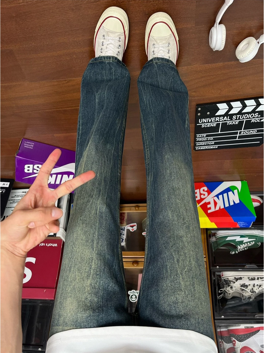 Мужские джинсы American Slim Fit синего цвета с узором в виде молнии, узкие, прямые, с эффектом удлинения ног, слегка расклешенные.
Мужские джинсы American Slim Fit синего цвета с узором в виде молнии, узкие, прямые, с эффектом удлинения ног, слегка расклешенные.