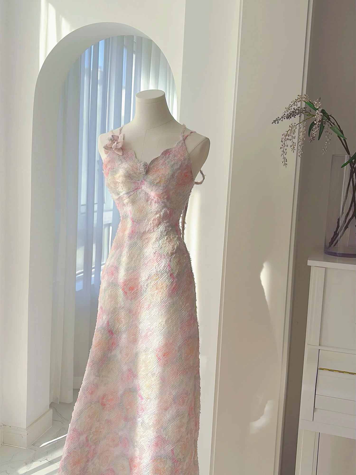 Original D Studio Pink Oil Painting Fringed Petal Collar Halter Dress Sweet Princess Style A-Line Skirt for Women Summer 2026
Original D Studio Pink Oil Painting Fringed Petal Collar Halter Dress Sweet Princess Style A-Line Skirt for Women Summer 2026