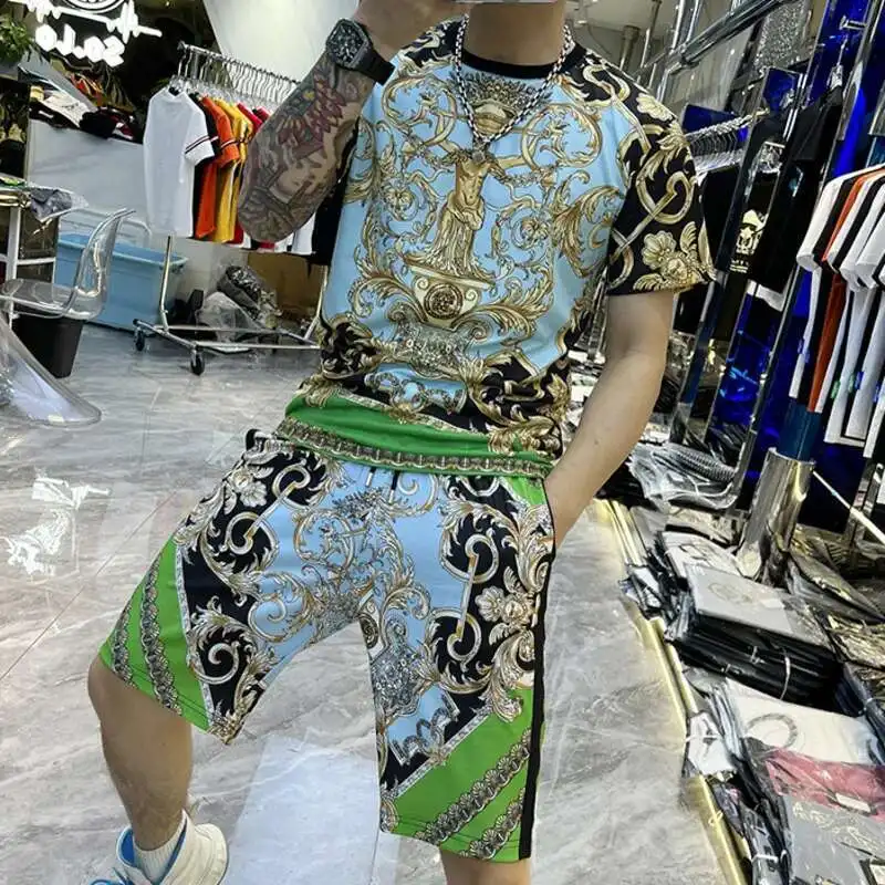 High Quality Baroque Court Print Short-sleeved T-shirt 2-piece Men's Slim Suit Sportswear Tops And Shorts Tracksuit Men Set
High Quality Baroque Court Print Short-sleeved T-shirt 2-piece Men's Slim Suit Sportswear Tops And Shorts Tracksuit Men Set