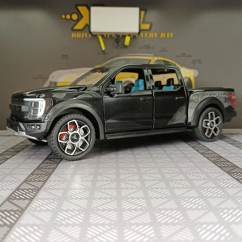 1:20 моделирование Ford Raptor F-150 пикап из сплава, модель транспортного автомобиля, двери внедорожника можно открыть
1:20 моделирование Ford Raptor F-150 пикап из сплава, модель транспортного автомобиля, двери внедорожника можно открыть