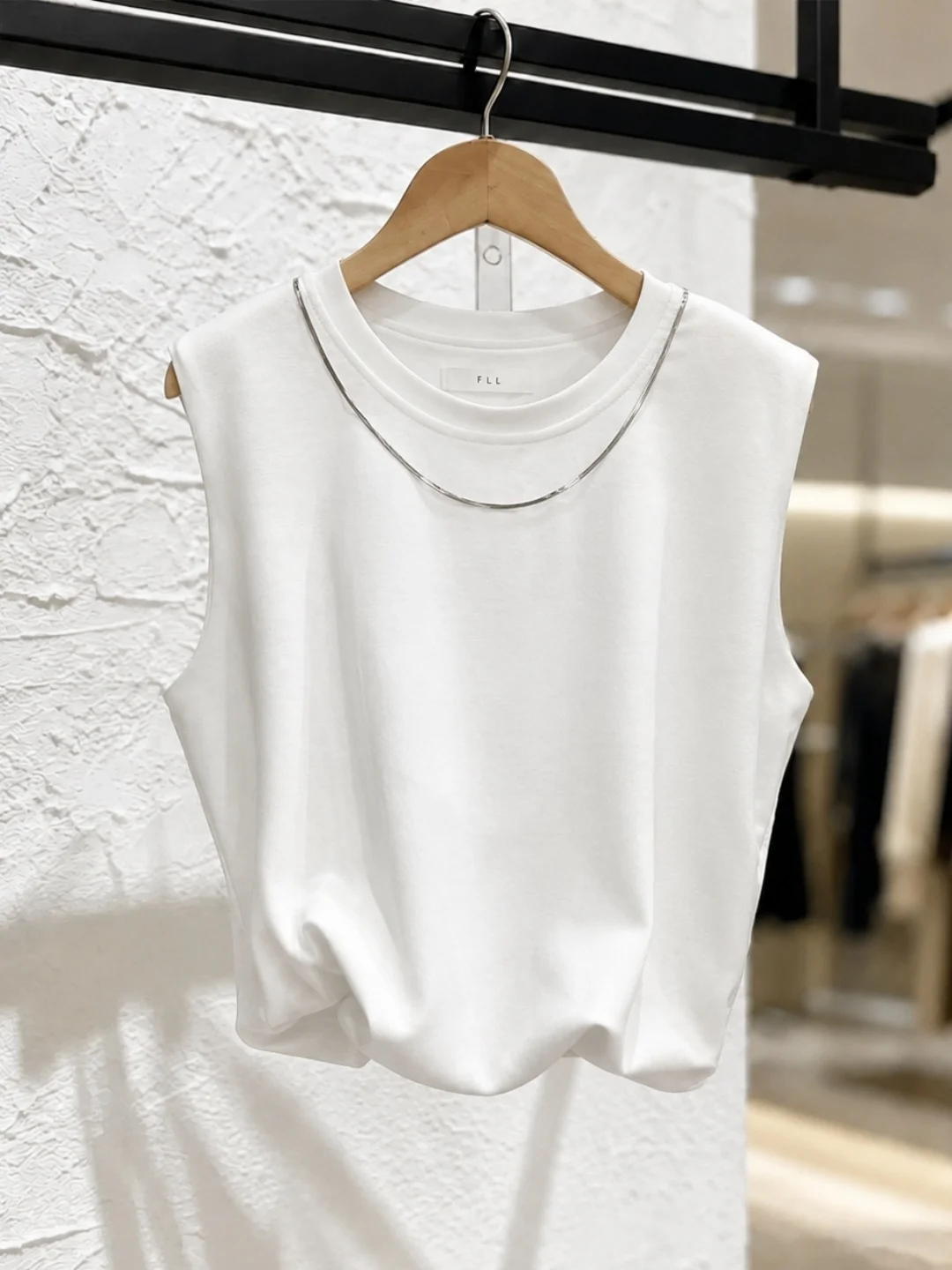 Summer 2026 Trendy Ageless Sleeveless Vest Minimalist Commute Versatile round Neck Top Women's Fashion Casual Color
Summer 2026 Trendy Ageless Sleeveless Vest Minimalist Commute Versatile round Neck Top Women's Fashion Casual Color