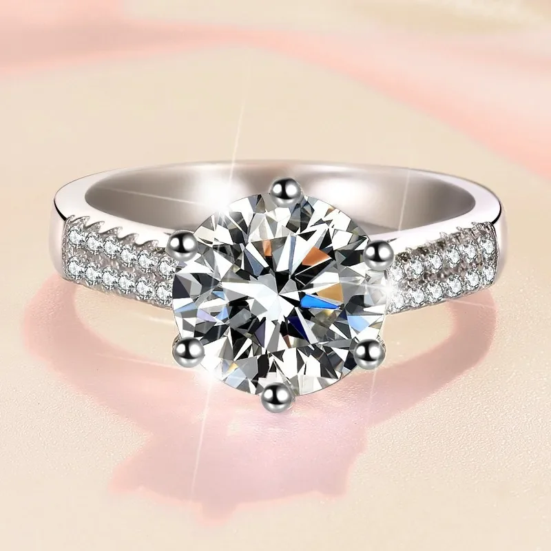 925 Silver Mosonite 3 Carat Fashion Trendy Women's Ring Platinum Six Claw Crown Ring Wedding Jewelry Manufacturer Wholesale
925 Silver Mosonite 3 Carat Fashion Trendy Women's Ring Platinum Six Claw Crown Ring Wedding Jewelry Manufacturer Wholesale