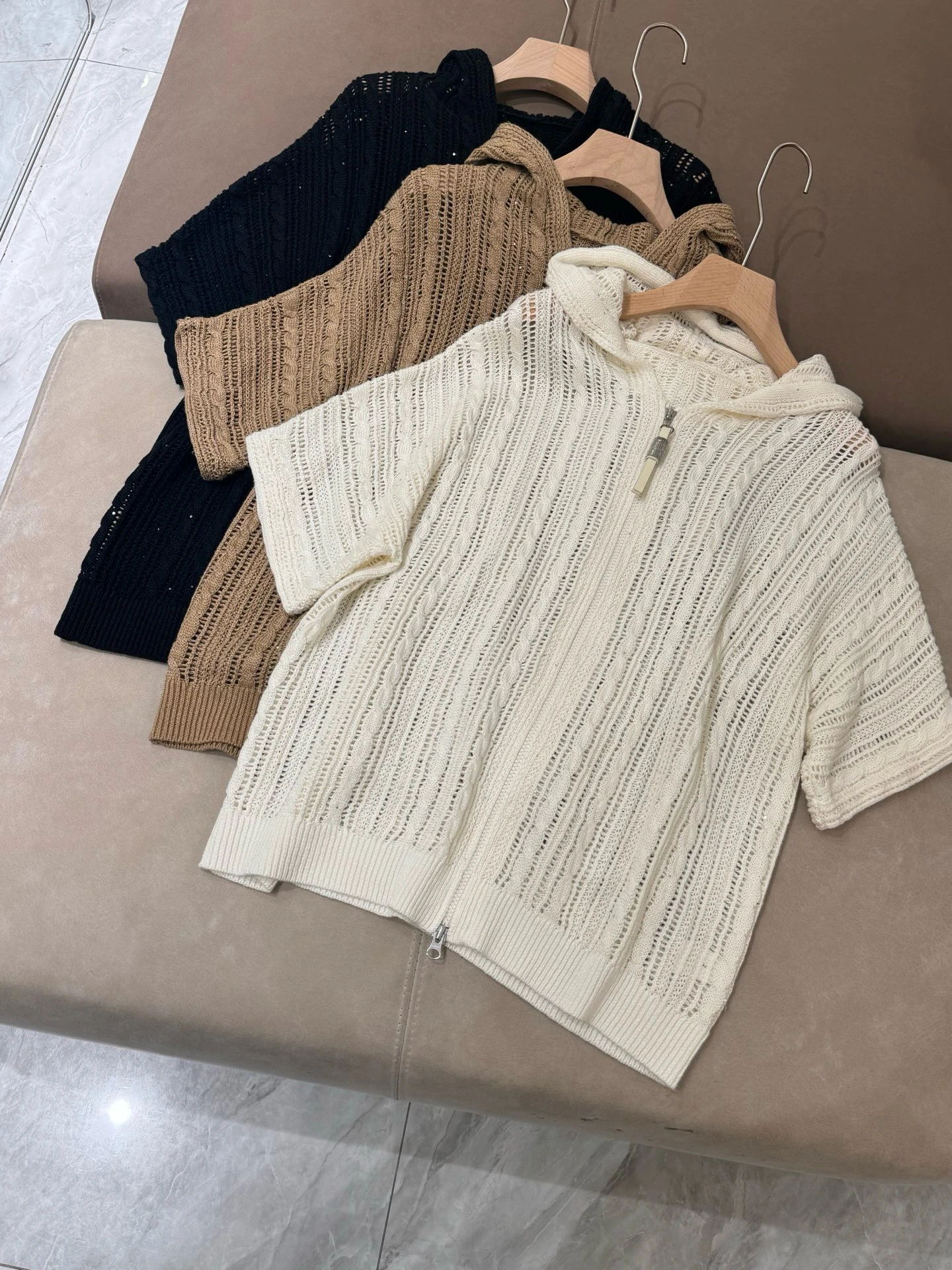 Ladies Linen Knitted ort Sve Open Cardigan with Hat Hollow out Comfortable Breathable Spring Summer Classic Versatile Top
Ladies Linen Knitted ort Sve Open Cardigan with Hat Hollow out Comfortable Breathable Spring Summer Classic Versatile Top