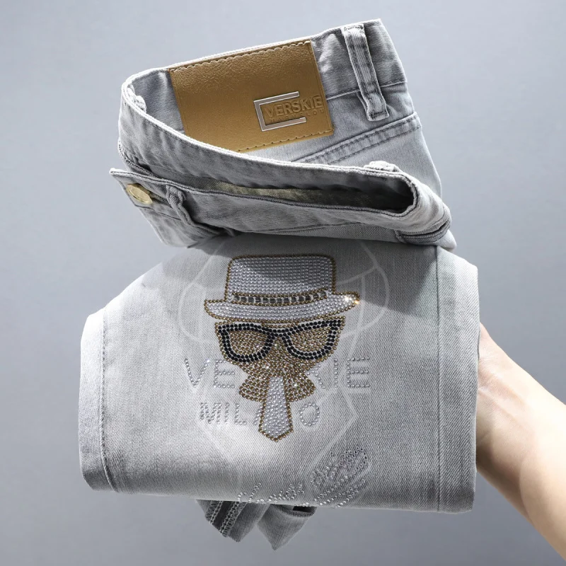 2024 New High-End Rhinestone Printed Jeans for Men Spring Summer New Slim Fit Ripped Fashion Long Pants
2024 New High-End Rhinestone Printed Jeans for Men Spring Summer New Slim Fit Ripped Fashion Long Pants