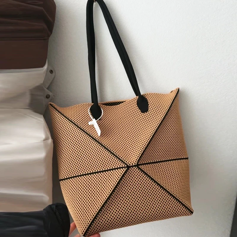 Casual Mesh Tote Bags For Women Luxury Designer Handbags And Purses 2025 New In Hollow With Inner Pocket Large Capacity Shoulder
Casual Mesh Tote Bags For Women Luxury Designer Handbags And Purses 2025 New In Hollow With Inner Pocket Large Capacity Shoulder