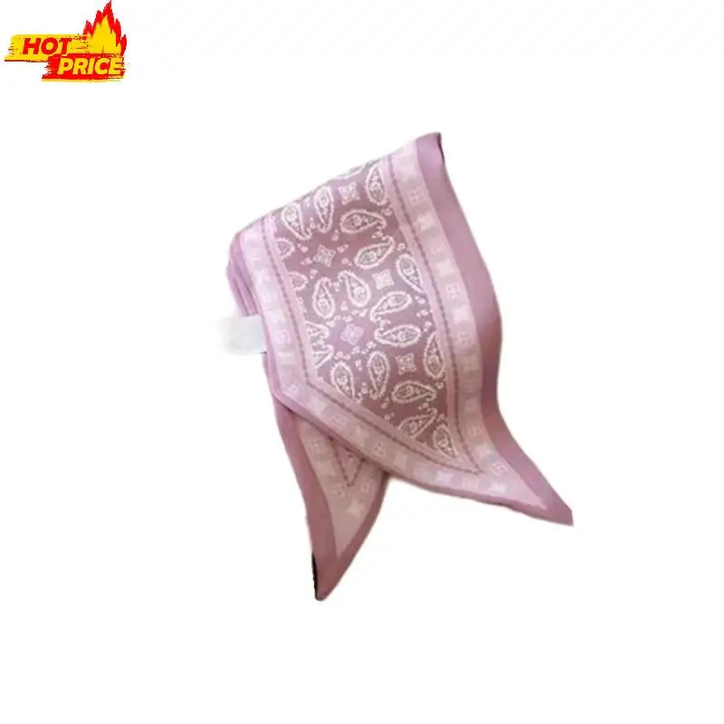 Стильный шелковый шарф для прически, акцент на сумке, элегантная подарочная презентация
Стильный шелковый шарф для прически, акцент на сумке, элегантная подарочная презентация