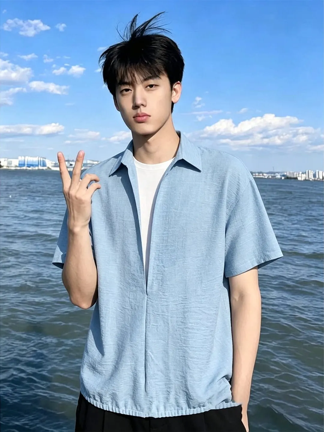 Men's Summer Blue Ice Silk V-Neck Short Sleeve Shirt Casual Loose Fit Fake Two-Piece Style Comfortable Breathable Polyester
Men's Summer Blue Ice Silk V-Neck Short Sleeve Shirt Casual Loose Fit Fake Two-Piece Style Comfortable Breathable Polyester