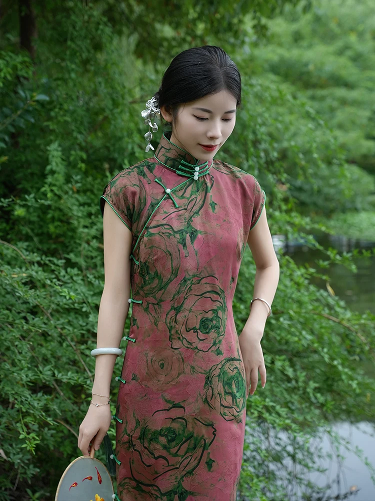 Летний шелковый цветочный топ ручной работы с открытым передом, низким разрезом и пуговицами, цвет «красная облака»
Летний шелковый цветочный топ ручной работы с открытым передом, низким разрезом и пуговицами, цвет «красная облака»