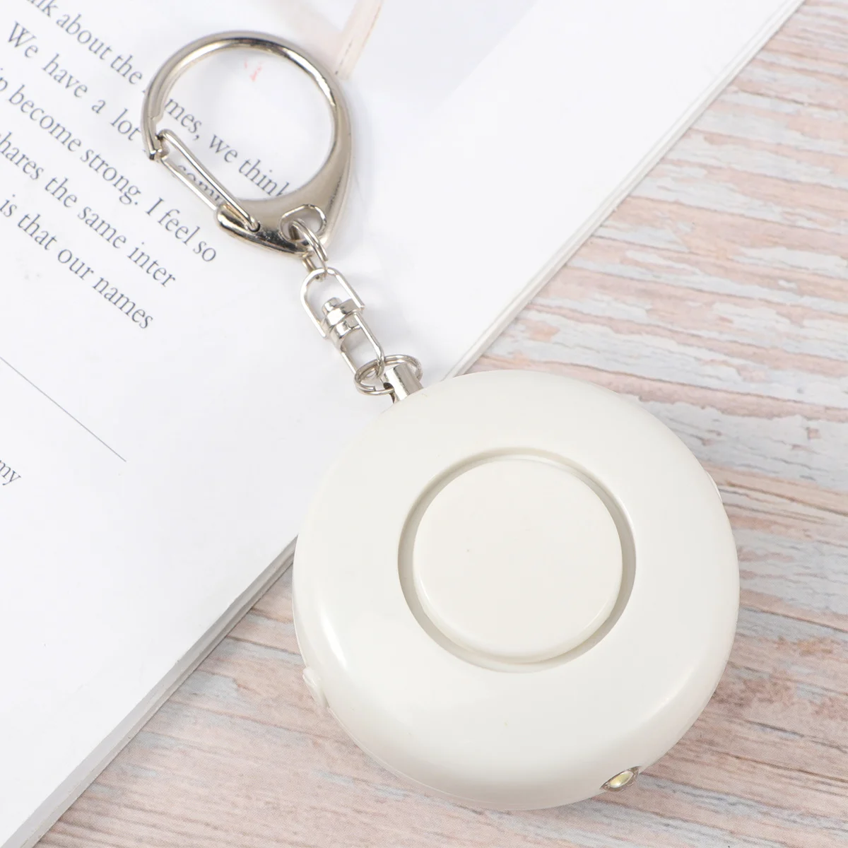 Anti-Wolf Alarm 125Db Loud Personal Security Alert Emergency Siren With Flashlight Keychain Mini Alarm For Elderly
Anti-Wolf Alarm 125Db Loud Personal Security Alert Emergency Siren With Flashlight Keychain Mini Alarm For Elderly