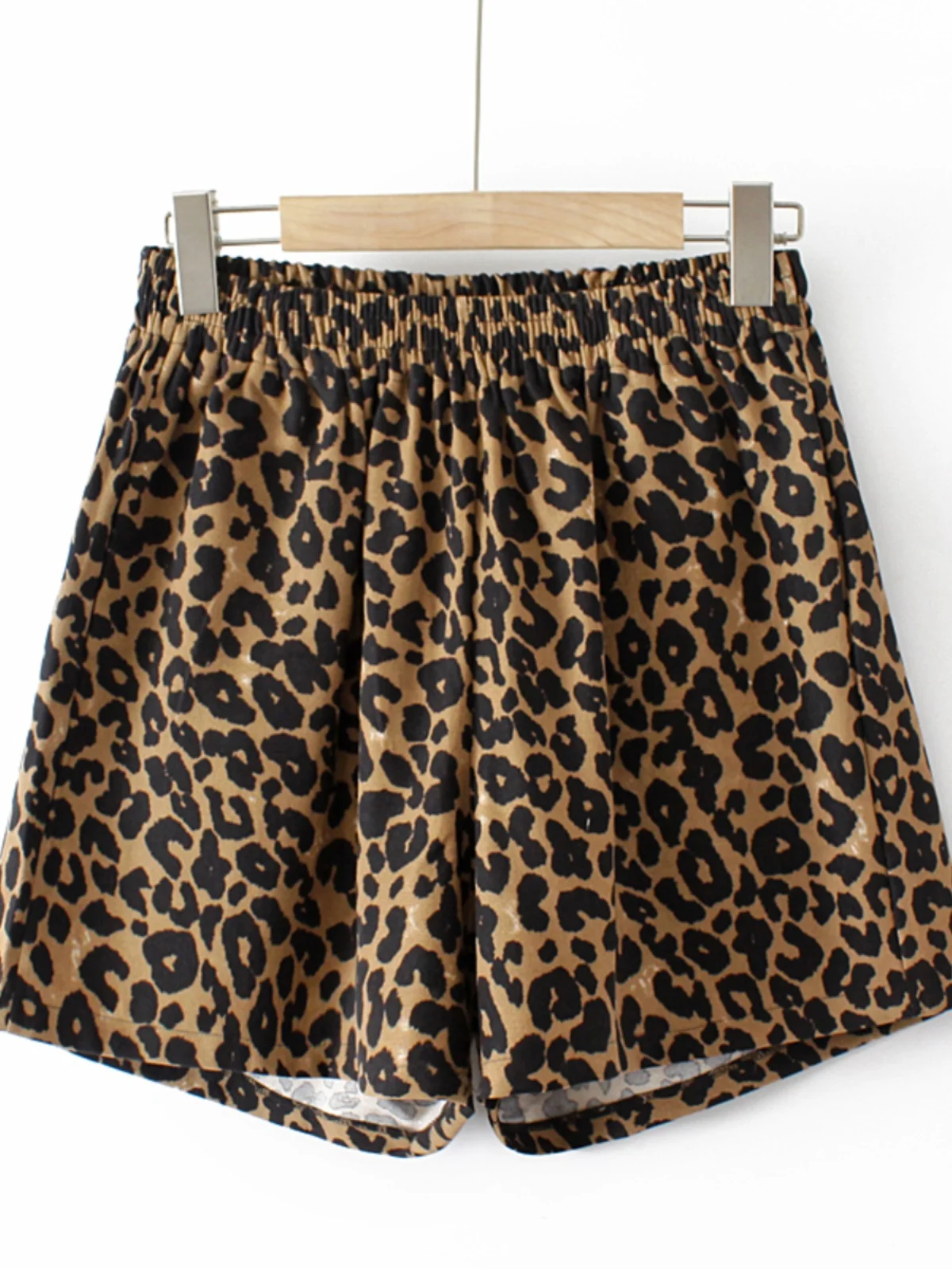 Summer plus Size Casual Pants Wide Leg Leopard Print Loose Waist Retro Style for plus Size Women High Waist Shorts
Summer plus Size Casual Pants Wide Leg Leopard Print Loose Waist Retro Style for plus Size Women High Waist Shorts