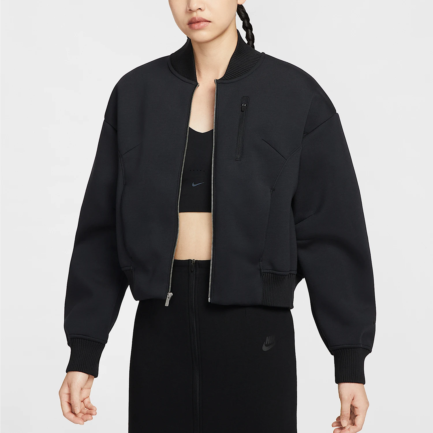 Женская короткая куртка свободного кроя из трикотажа Nike Originals Sportswear IB2681-010
Женская короткая куртка свободного кроя из трикотажа Nike Originals Sportswear IB2681-010