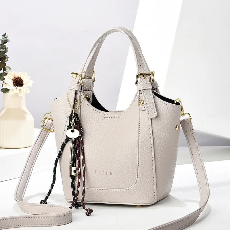 New Fashionable and Versatile Bag Grand for Women Large Capacity Casual and Trendy Can Be Worn on One Shoulder or Diagonally
New Fashionable and Versatile Bag Grand for Women Large Capacity Casual and Trendy Can Be Worn on One Shoulder or Diagonally