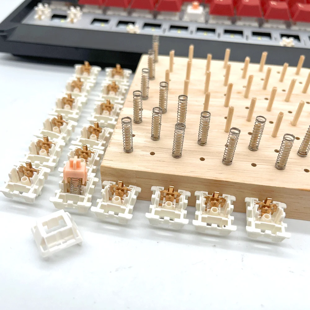 Набор для обслуживания механических клавиатур: смазка, съемник кейкапов, открыватель переключателей, ручка для смазки, пинцет, зажим, пружины, кронштейн для установки.
Набор для обслуживания механических клавиатур: смазка, съемник кейкапов, открыватель переключателей, ручка для смазки, пинцет, зажим, пружины, кронштейн для установки.