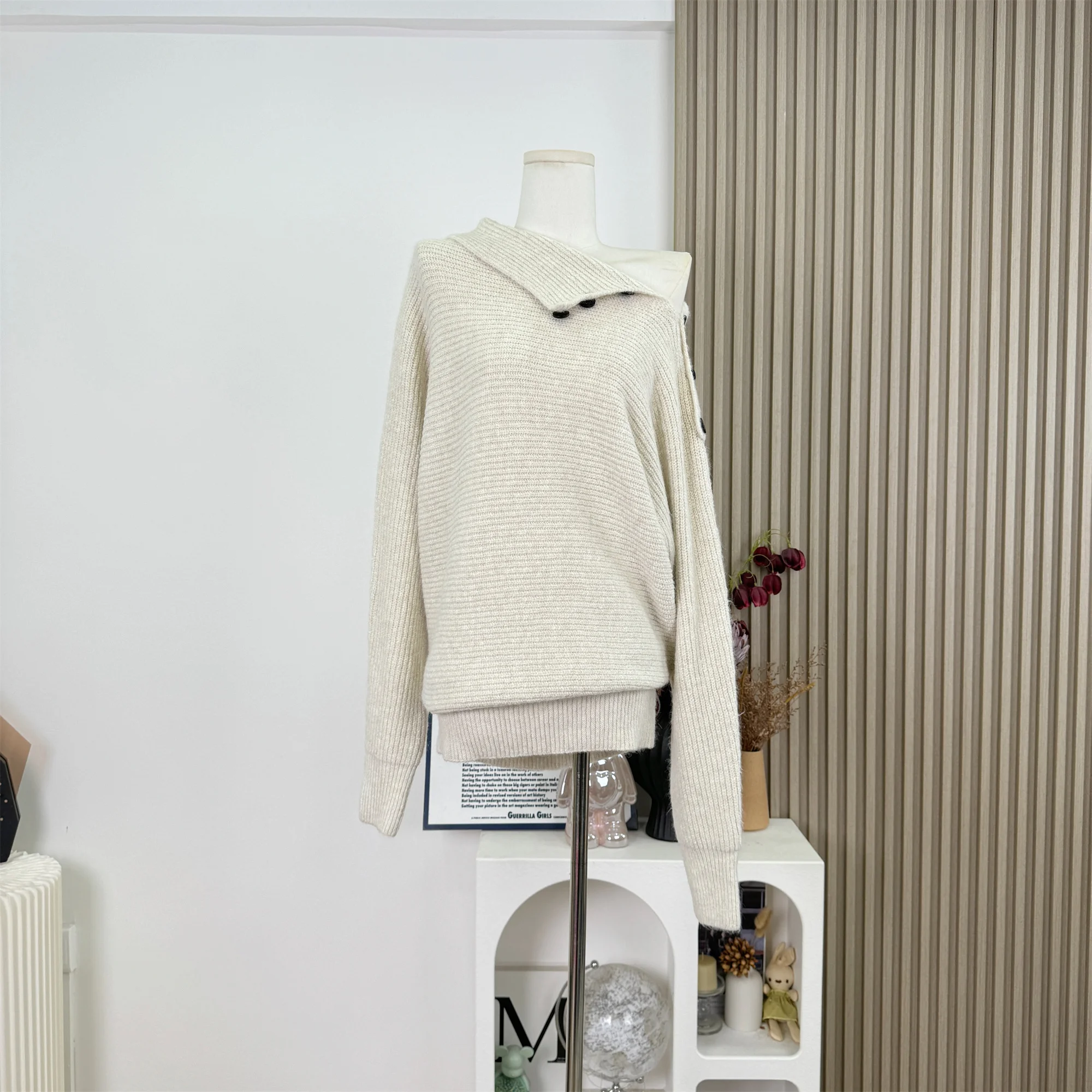 Loose Knitted Pure Wool Sweater New Women's Fashion Buttons Top Trendy Turn-down Collar Vintage Autumn Winter Pullovers F326
Loose Knitted Pure Wool Sweater New Women's Fashion Buttons Top Trendy Turn-down Collar Vintage Autumn Winter Pullovers F326