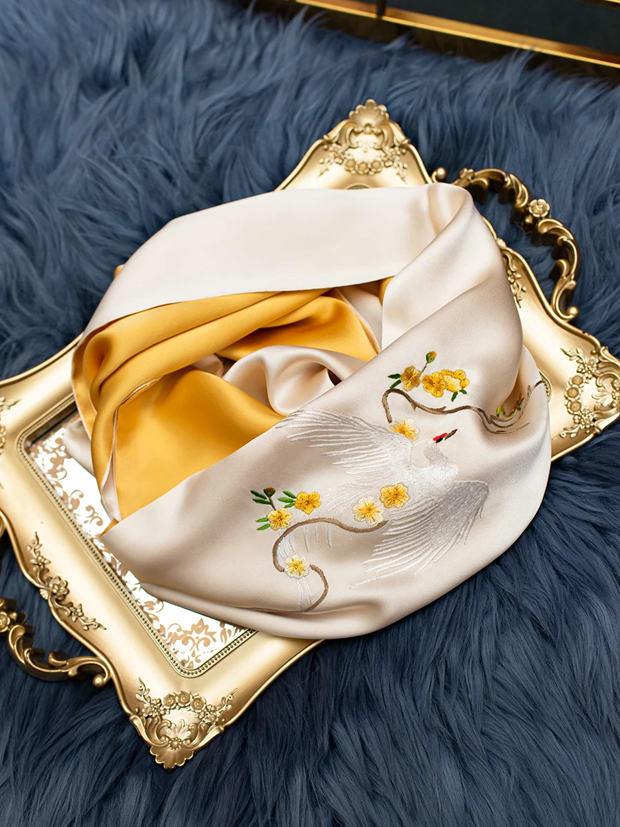 Authentic Silk Scarf Women's Suzhou Embroidery Silk Scarf with Gift Box High-end Present for Mom Or Elderly
Authentic Silk Scarf Women's Suzhou Embroidery Silk Scarf with Gift Box High-end Present for Mom Or Elderly