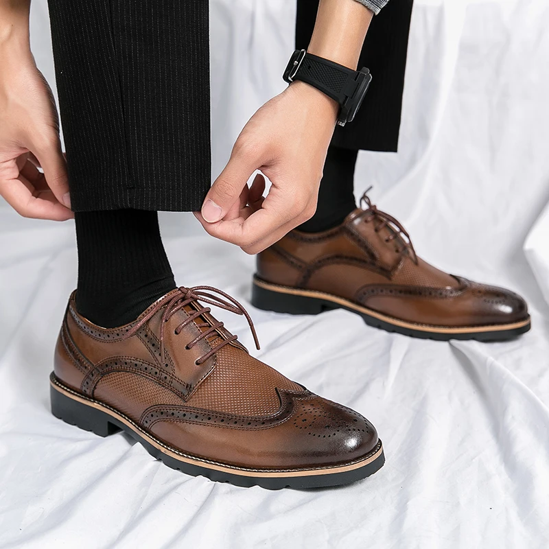 Korean Version Men Oxford Dress Shoe Brogue Sneakers Wingtip Lace-up Business Wedding Casual Zapatos Leather Lightweight Elegant
Korean Version Men Oxford Dress Shoe Brogue Sneakers Wingtip Lace-up Business Wedding Casual Zapatos Leather Lightweight Elegant