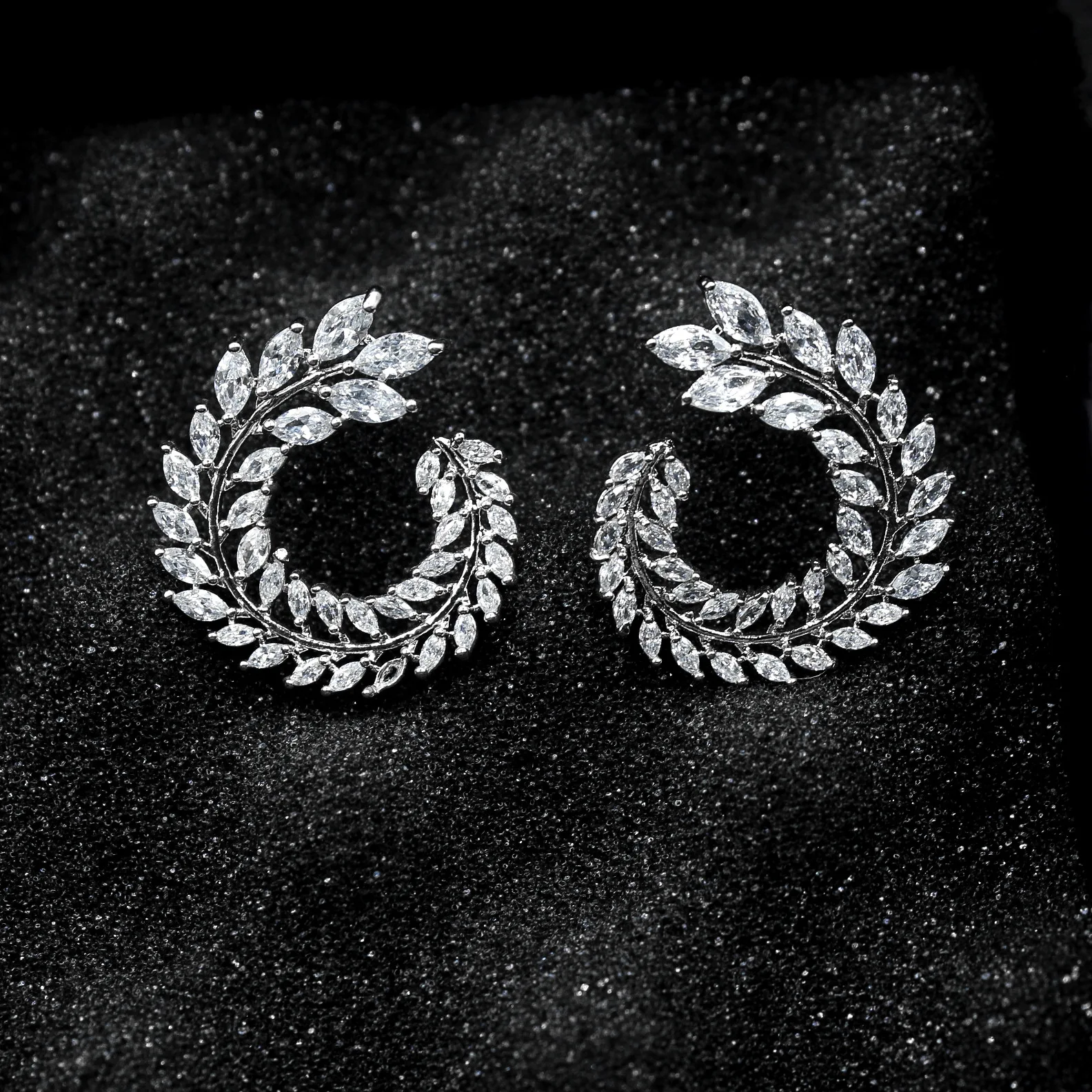 Необычные серьги-петли из пшеницы, женские легкие роскошные серьги нишевого дизайна, осенне-зимние высококачественные модные персонализированные аксессуары
Необычные серьги-петли из пшеницы, женские легкие роскошные серьги нишевого дизайна, осенне-зимние высококачественные модные персонализированные аксессуары