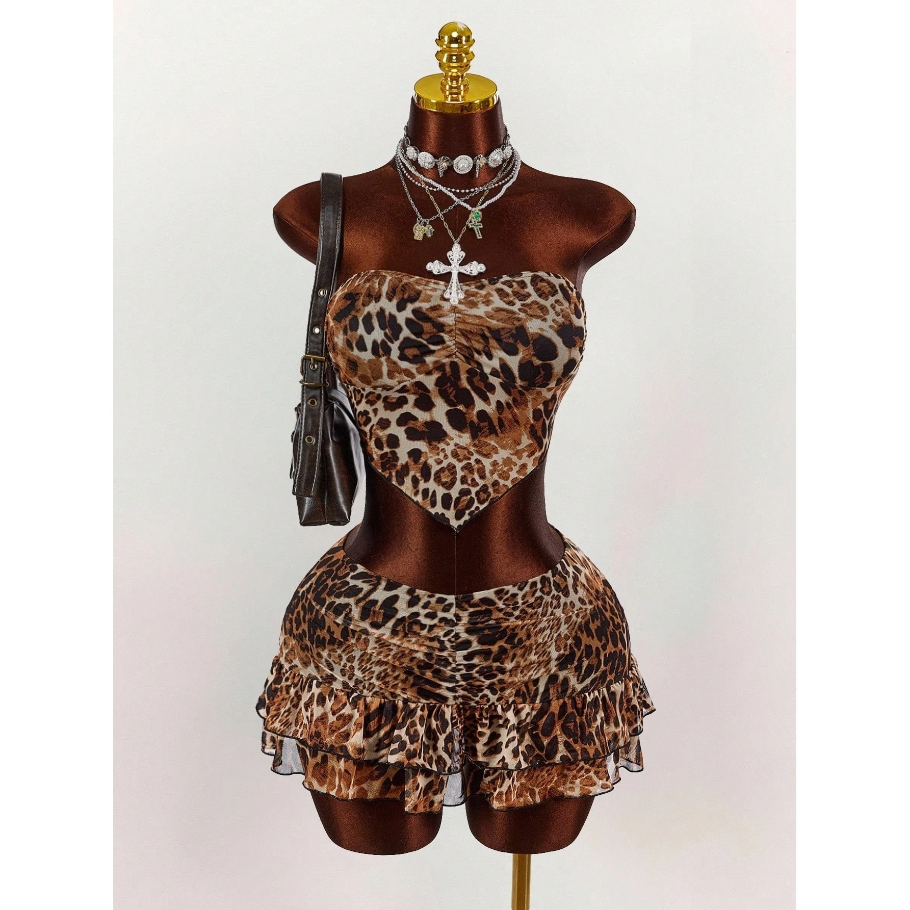 New Sexy Short Sleeveless Top And Skirt Set with Leopard Print Slim Fit Women's Fashion Cross-Border Clothing with Lace Hem
New Sexy Short Sleeveless Top And Skirt Set with Leopard Print Slim Fit Women's Fashion Cross-Border Clothing with Lace Hem