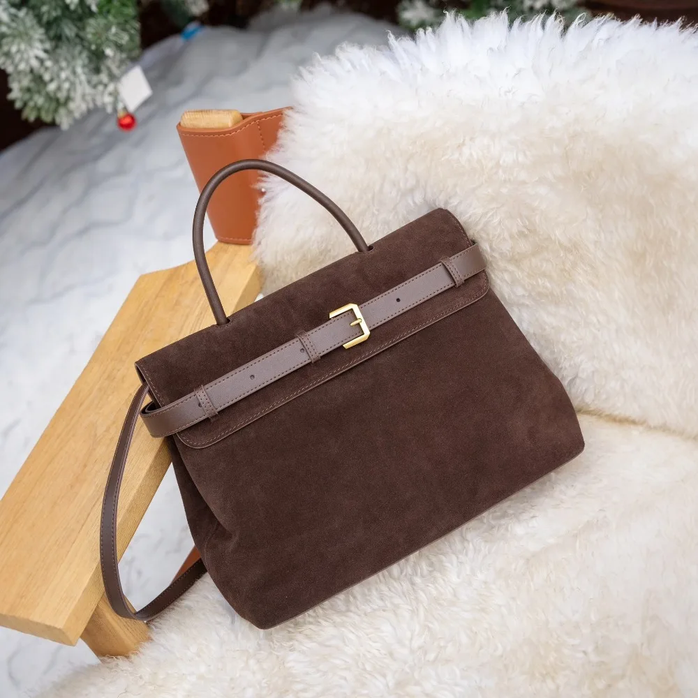 2025 Autumn and Winter New Leather Women's Bags Casual Versatile Large Capacity Matte Suede Belt Buckle Handbag Messenger Bag
2025 Autumn and Winter New Leather Women's Bags Casual Versatile Large Capacity Matte Suede Belt Buckle Handbag Messenger Bag