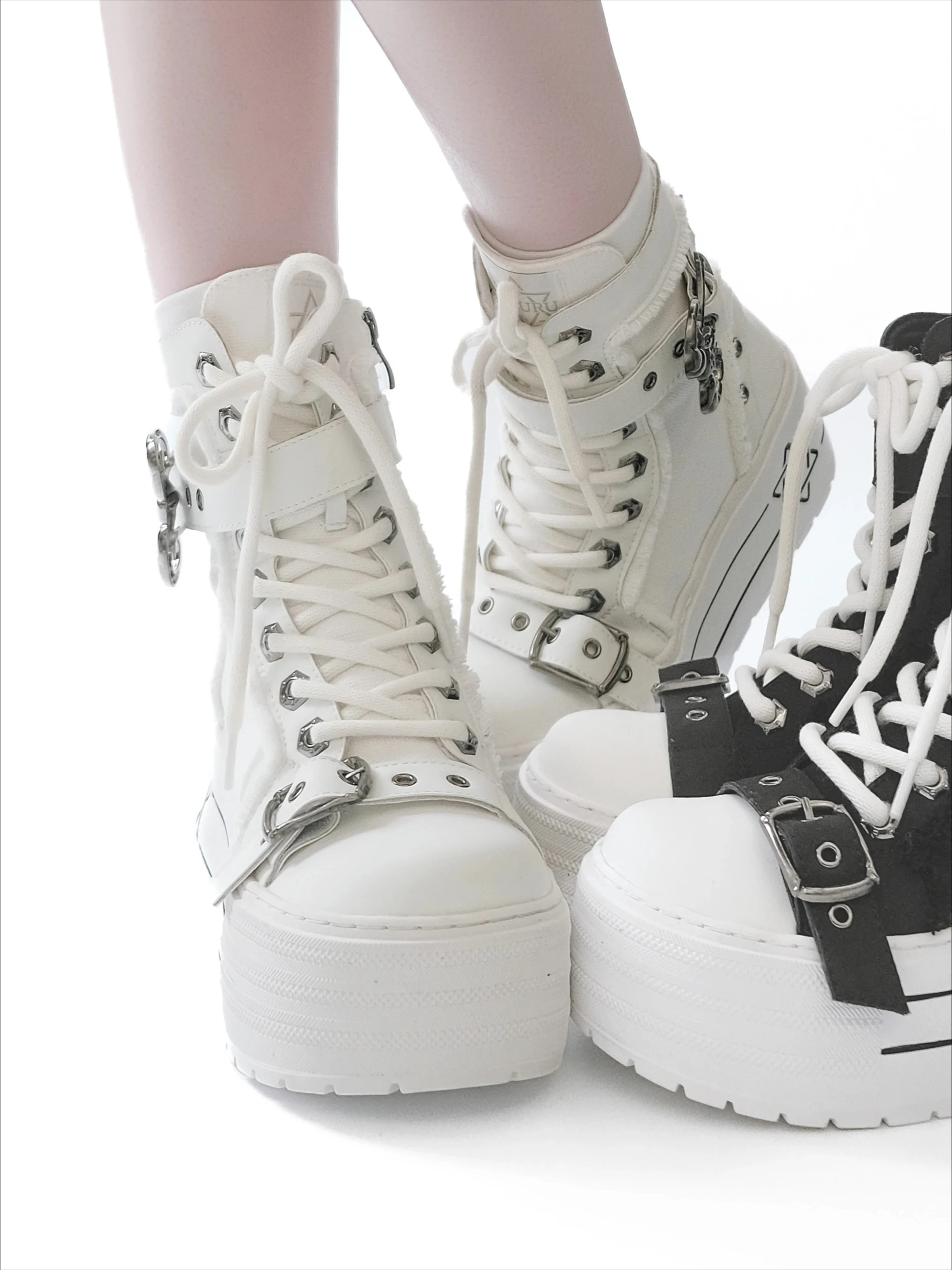 Japanese Subculture Versatile Thick-Soled Canvas Shoes Harajuku Style Printed Lace-Up Short Boots Student Gothic Canvas Heels
Japanese Subculture Versatile Thick-Soled Canvas Shoes Harajuku Style Printed Lace-Up Short Boots Student Gothic Canvas Heels