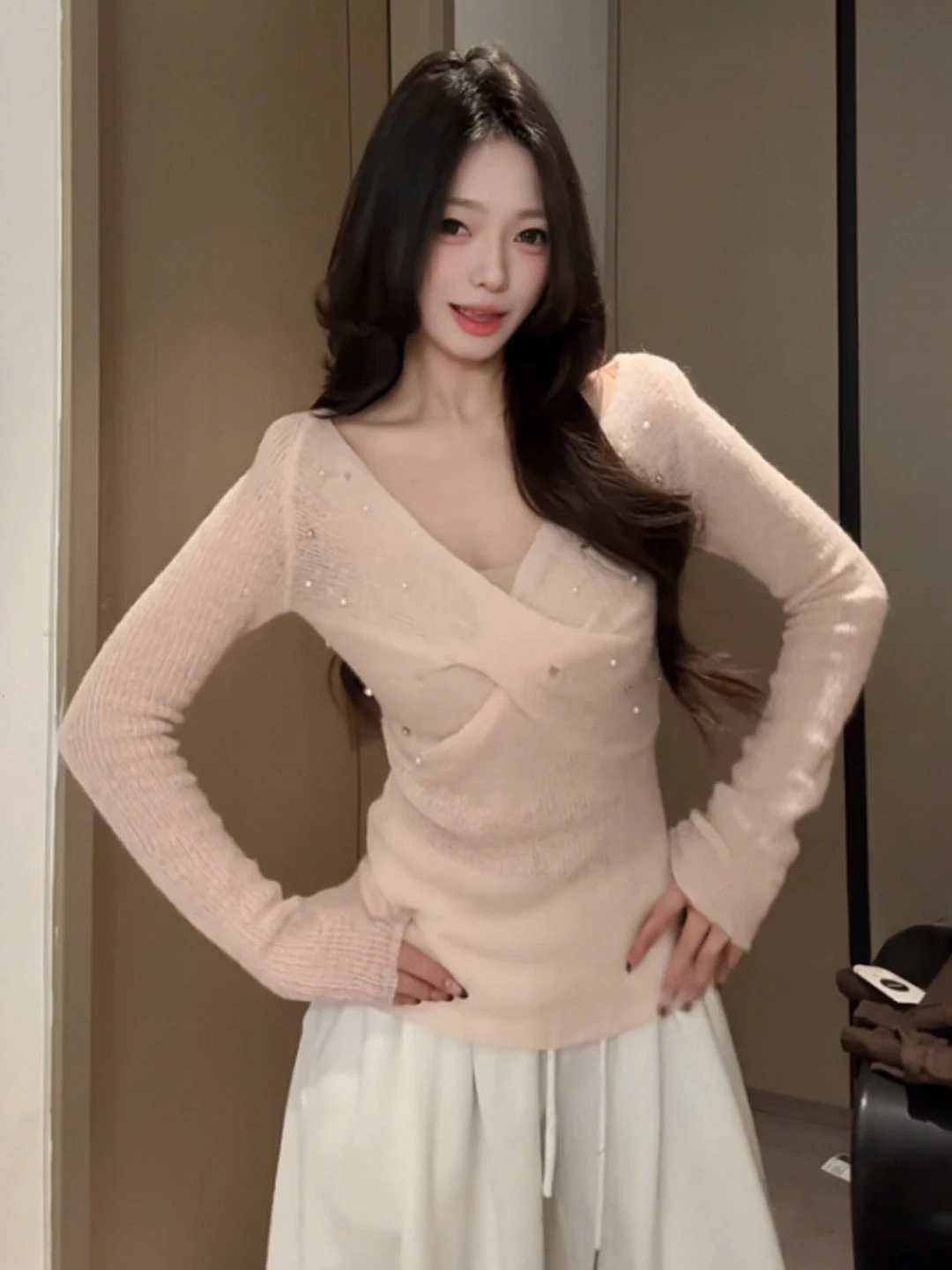 Розовый длинный вязаный топ-база с V-образным вырезом и узлом, облегающий, для женщин, в корейском стиле, для повседневной носки
Розовый длинный вязаный топ-база с V-образным вырезом и узлом, облегающий, для женщин, в корейском стиле, для повседневной носки