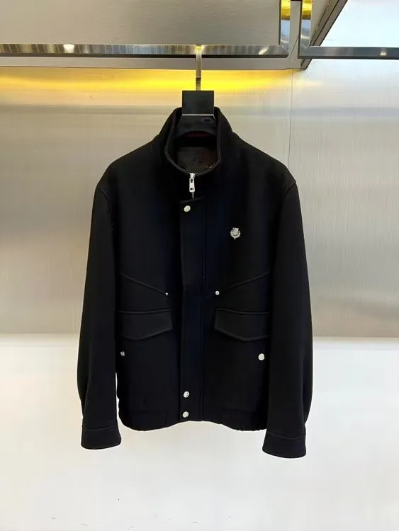 Old Qian Feng LP Men's Clothing Stand-up Collar Italian Style 25 Autumn and Winter Simple Business Casual Warm Jacket
Old Qian Feng LP Men's Clothing Stand-up Collar Italian Style 25 Autumn and Winter Simple Business Casual Warm Jacket