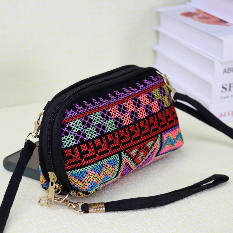 Fashion Mini Embroidered Women's Small Wallet Ethnic Style Handmade Embroidered Mobile Messenger Bag
Fashion Mini Embroidered Women's Small Wallet Ethnic Style Handmade Embroidered Mobile Messenger Bag