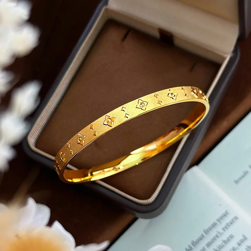 Light Luxury 9999 24K Real Gold Style National Trend Ancient Gold Ring Bracelet Women's Car Flower Fashion Closed Bracelet
Light Luxury 9999 24K Real Gold Style National Trend Ancient Gold Ring Bracelet Women's Car Flower Fashion Closed Bracelet