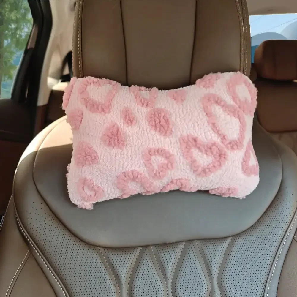 1pc Car Neck Pillow, Plush Particle Filled, Suitable For All Seasons, Women Car Interior Decor
1pc Car Neck Pillow, Plush Particle Filled, Suitable For All Seasons, Women Car Interior Decor