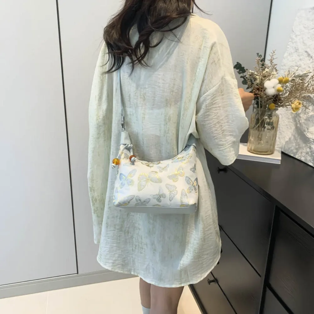 Chinese Style Embroidery Banquet Bag Commuting Large Capacity Hanfu Handbag Elegant Cheongsam Accessories Ladies Clutch Bag
Chinese Style Embroidery Banquet Bag Commuting Large Capacity Hanfu Handbag Elegant Cheongsam Accessories Ladies Clutch Bag