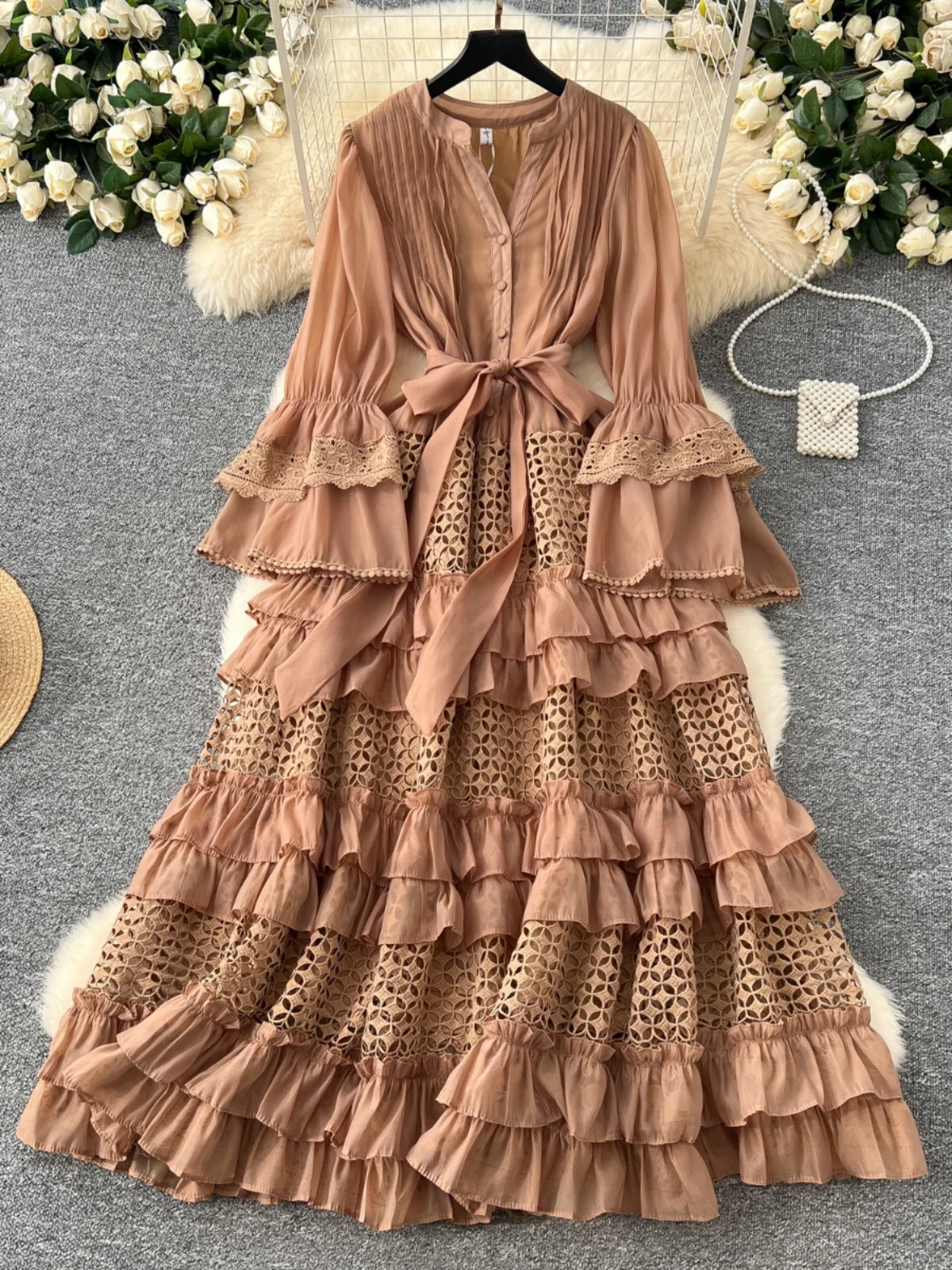 Retro Court Lace Hollow out Bell Sve Dr Women's Waist Cinching Knee Length Cake Long Skirt High Waist Korean Sle Winter
Retro Court Lace Hollow out Bell Sve Dr Women's Waist Cinching Knee Length Cake Long Skirt High Waist Korean Sle Winter