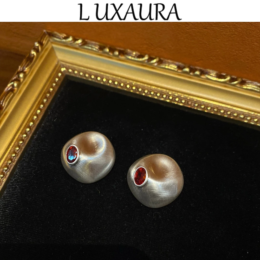 Vintage fashion classic geometric style paired with Bohemian women's Accessory stud earrings
Vintage fashion classic geometric style paired with Bohemian women's Accessory stud earrings