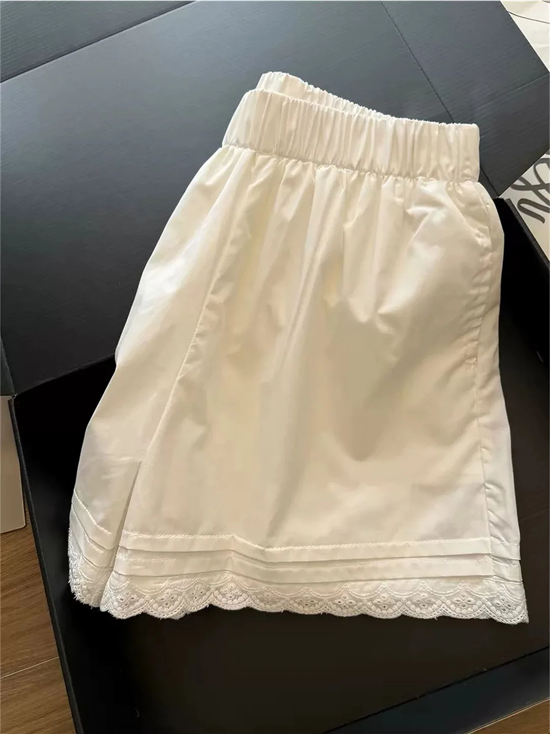 High Waist Sports Shorts Women's Lace Trim Patchwork Wide Leg Pants Casual Slimming Elastic Waistband Commute Style Korean Fa...
High Waist Sports Shorts Women's Lace Trim Patchwork Wide Leg Pants Casual Slimming Elastic Waistband Commute Style Korean Fa...