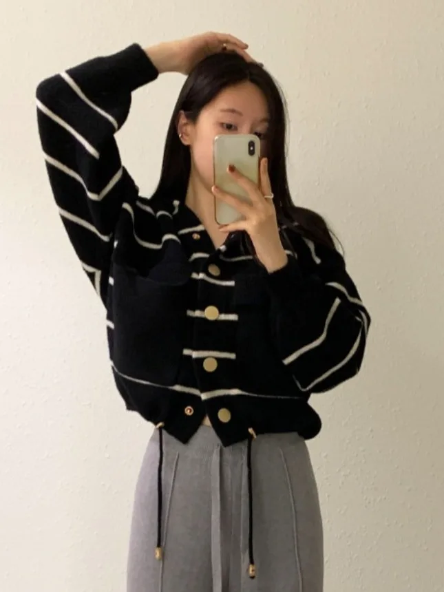 Chic Autumnal Vintage Anti-Aging Loose Casual Large ket Dstring Long Sve Striped Hooded Knitted Jaet for Women
Chic Autumnal Vintage Anti-Aging Loose Casual Large ket Dstring Long Sve Striped Hooded Knitted Jaet for Women